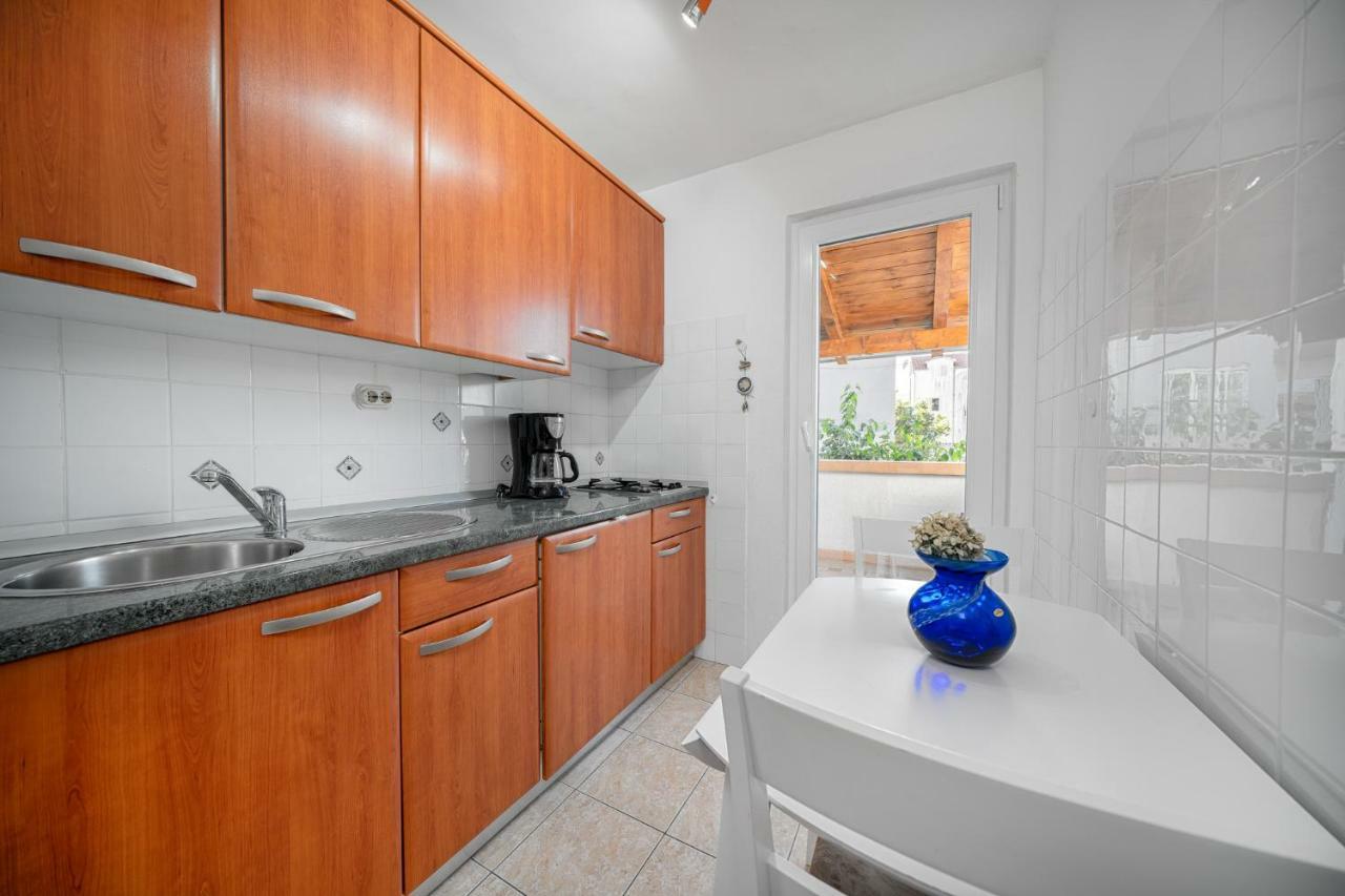 Apartmani Patača Vodice Bagian luar foto